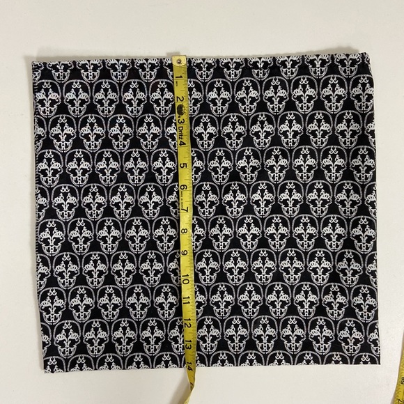 ⭐️$5 SALE⭐️must be bundled Sugar Skull Drawstring Bag - Picture 4 of 8